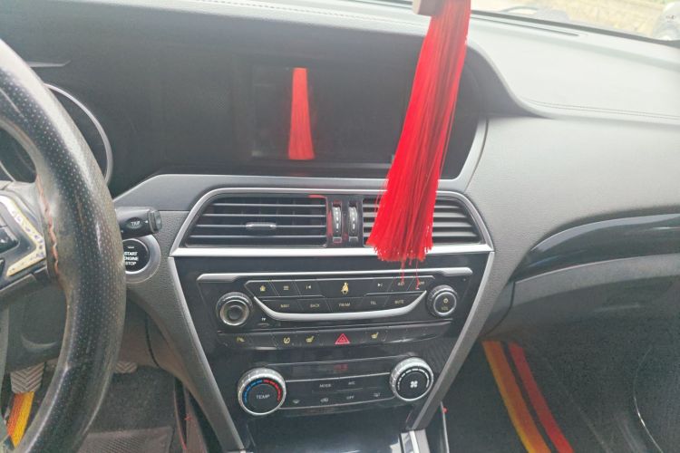 猎豹汽车 猎豹CS10 2015款 2.0T 手动至尊型中控内饰16