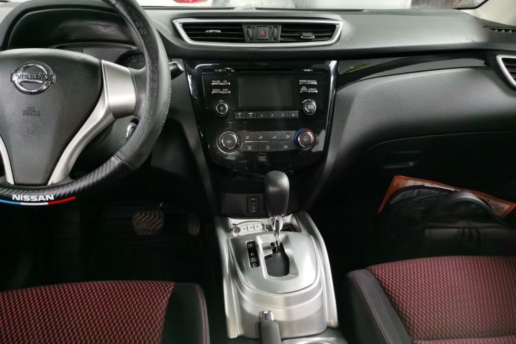 日产 逍客 2016款 2.0L CVT精英版中控内饰16