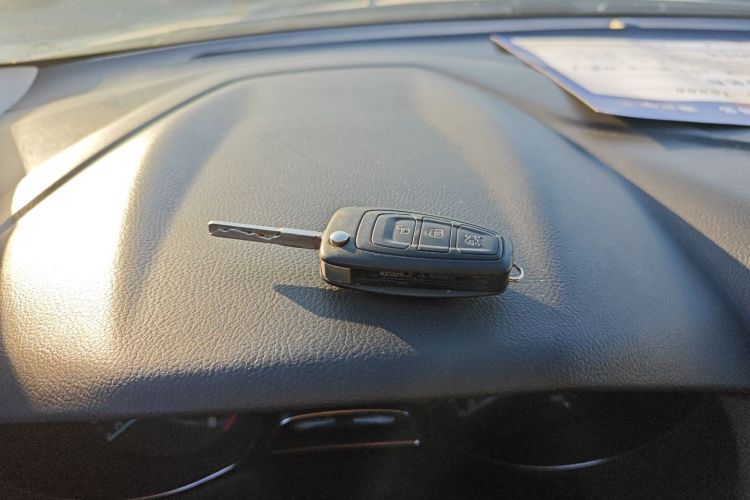 福特 福克斯 2018款 三厢经典 EcoBoost 180 自动精英型中控内饰11