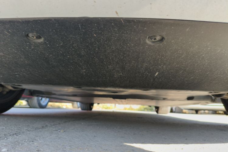 特斯拉 Model 3 2023款 后轮驱动版局部细节9008