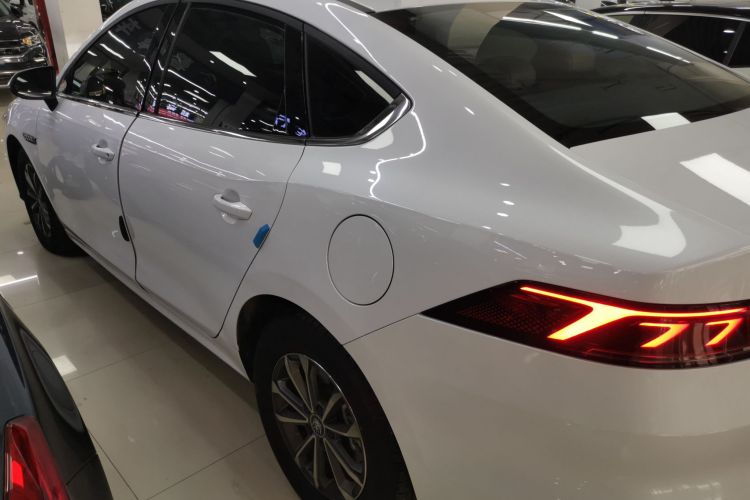 比亚迪 秦PLUS 2024款 荣耀版 DM-i 55KM领先型车身外观4