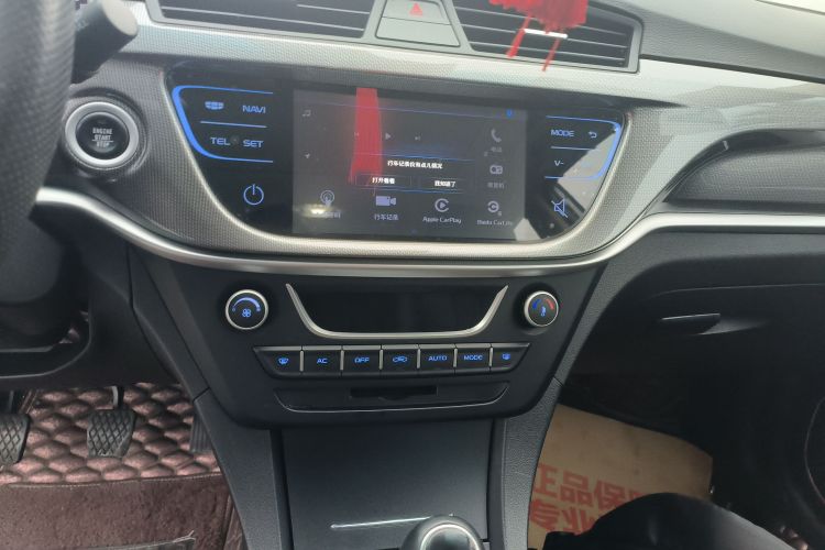 吉利汽车 帝豪 2017款 三厢百万款 1.5L 手动向上版中控内饰16