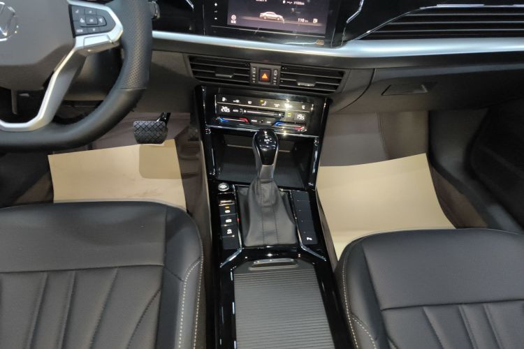 大众 帕萨特 2025款 出众款 380TSI 龙腾版局部细节18