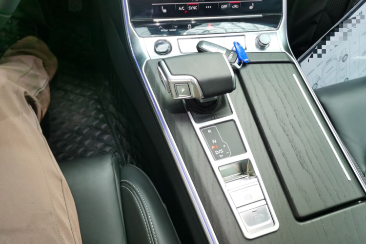 奥迪A6L 2024款 45 TFSI quattro 臻选动感型中控内饰18