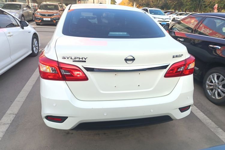 日产 轩逸 2021款 经典 1.6XE CVT舒适版车身外观6