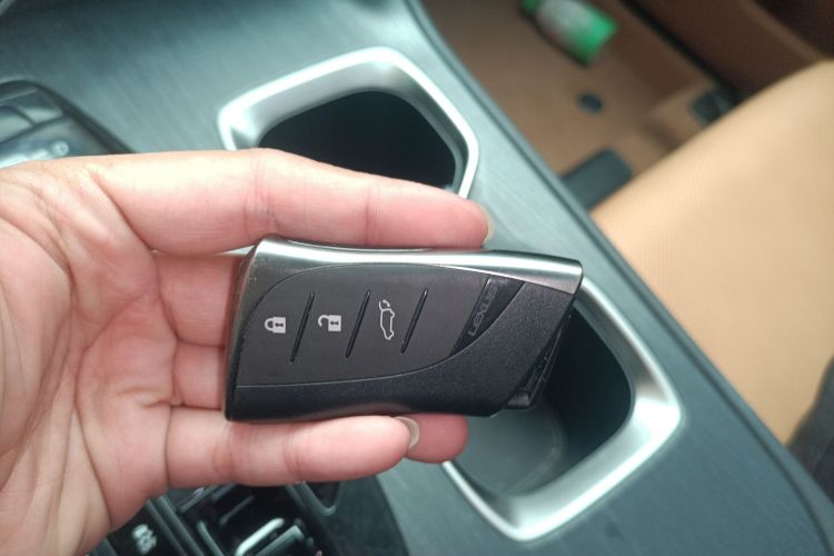 雷克萨斯RZ 2023款 450e 四驱纵享版中控内饰11