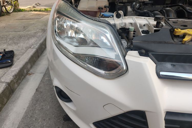 福特 福克斯 2012款 两厢 1.6L 手动舒适型车身外观6006