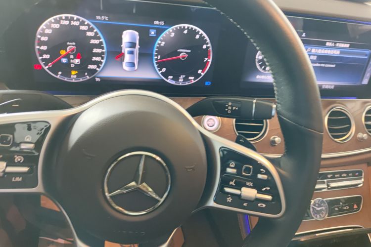 奔驰E级 2020款 E 300 L 时尚型局部细节18