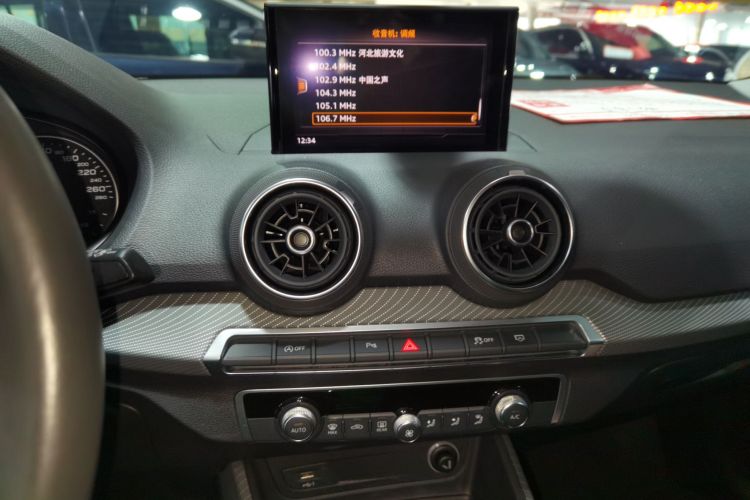 奥迪Q2L 2021款 35 TFSI 时尚致雅型中控内饰16