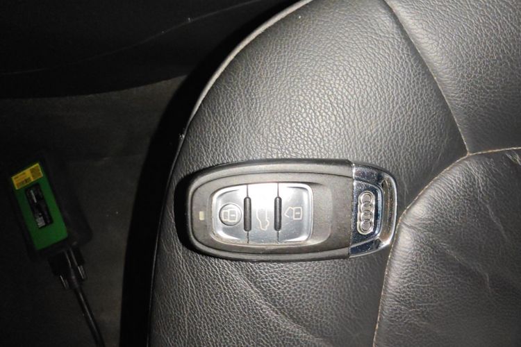 奥迪A4L 2013款 35 TFSI 自动标准型中控内饰11