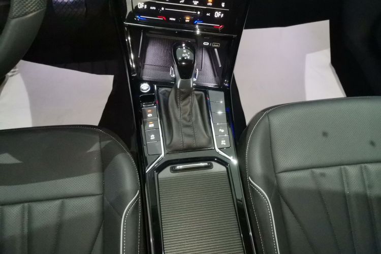 大众 帕萨特 2024款 380TSI 龙耀版中控内饰18