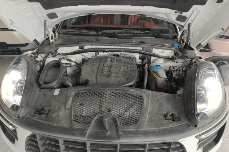 保时捷 2017款  Macan 2.0T机舱底盘24