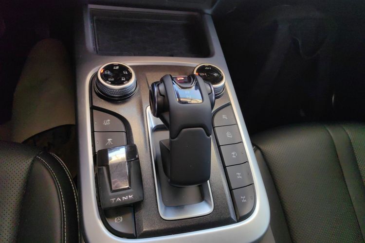 坦克300 2023款 越野版 2.0T 征服者中控内饰18