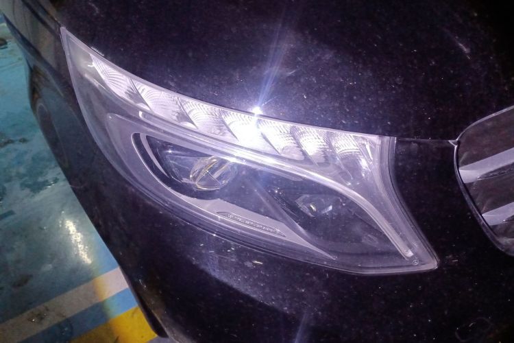 奔驰V级 2018款 V 260 L 尊贵加长版 国VI车身外观8