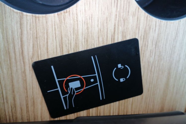 特斯拉 Model Y 2022款 后轮驱动版中控内饰11