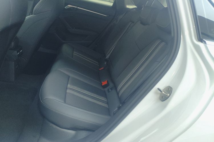 奥迪A3 2023款 A3L Limousine 35 TFSI 时尚运动型中控内饰21