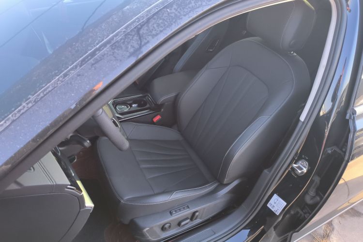 大众 帕萨特 2025款 出众款 330TSI 精英版中控内饰19