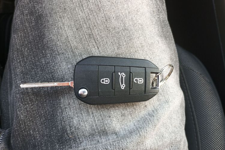 标致408 2015款 1.2T 自动豪华版中控内饰7001