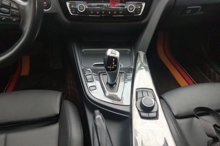 宝马3系 2018款 320Li xDrive 时尚型中控内饰18