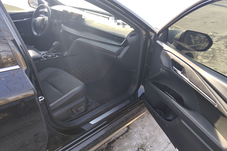 丰田 凯美瑞 2024款 双擎 2.0HXS 运动Plus版局部细节9005