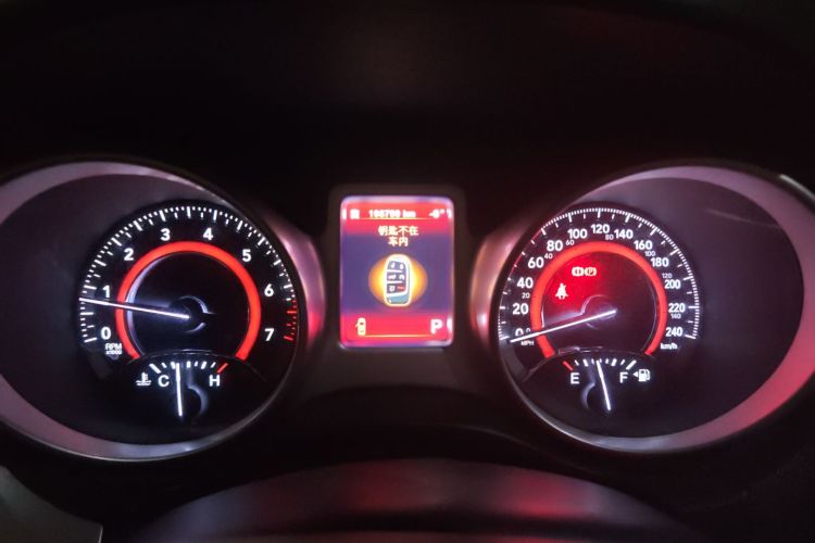 道奇 酷威 2013款 2.4L 两驱尊尚版中控内饰14