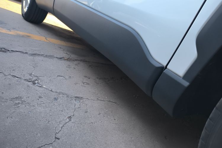 丰田 卡罗拉锐放 2023款 2.0L 精英版局部细节9001