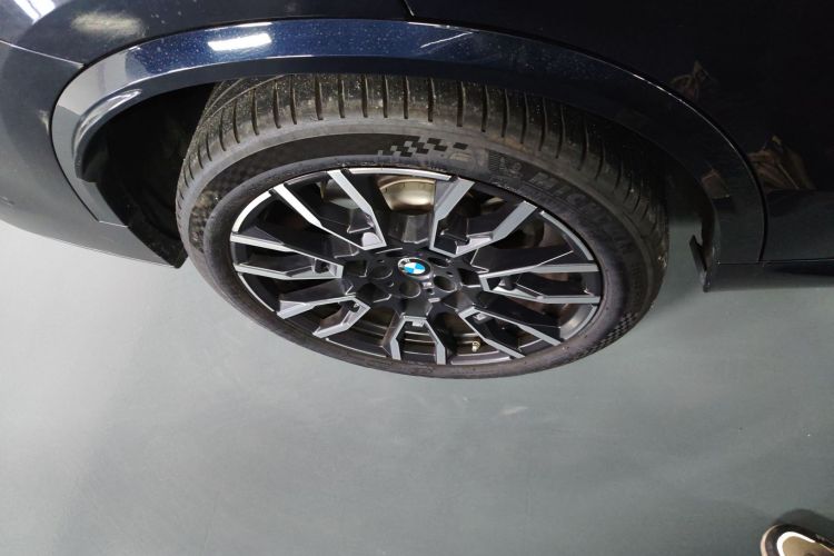 宝马X5 2023款 xDrive 40Li M运动曜夜套装车身外观6008