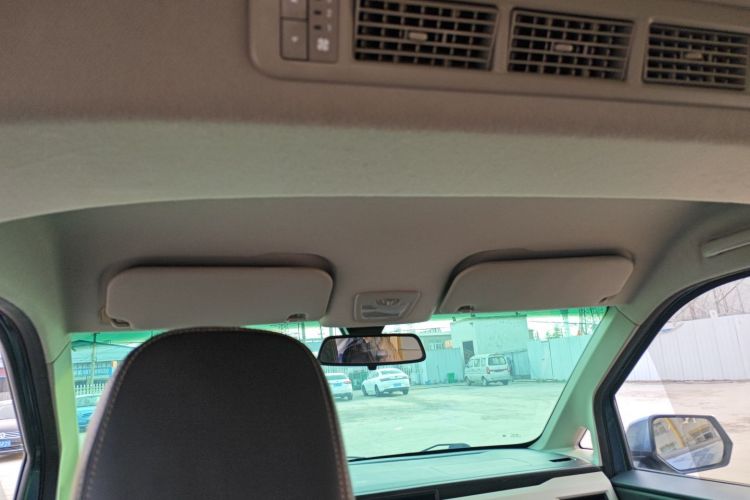 五菱汽车 五菱宏光PLUS 2020款 1.5L 手动舒适型 7座中控内饰22