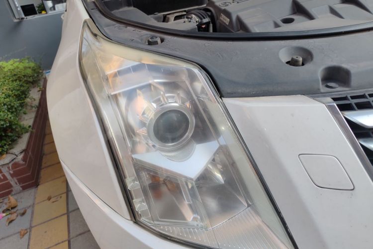 凯迪拉克SRX 2014款 3.0L 精英型车身外观8