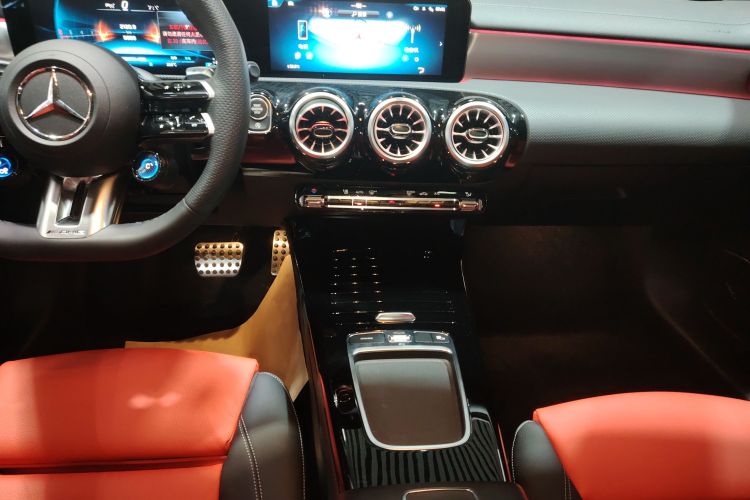 奔驰A级AMG 2024款 改款 AMG A 35 L 4MATIC局部细节16