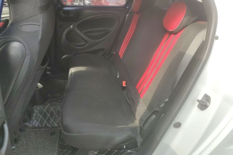 smart forfour 2018款 1.0L 52千瓦灵动版中控内饰7004