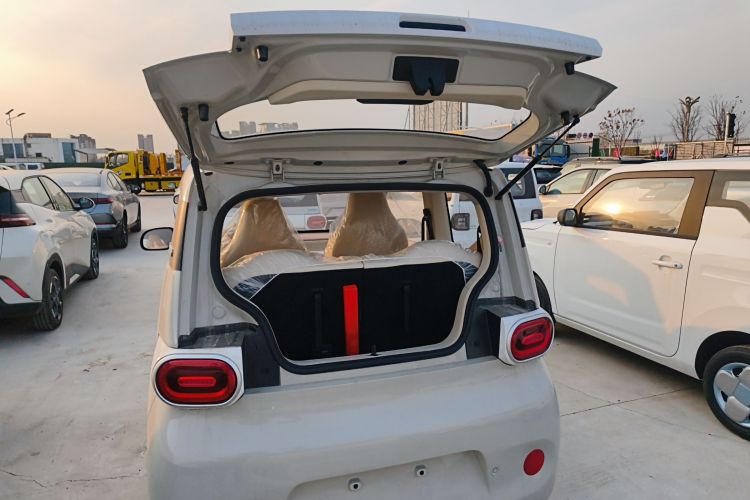 五菱汽车 宏光MINIEV 2024款 第三代 215km 青春版机舱底盘23