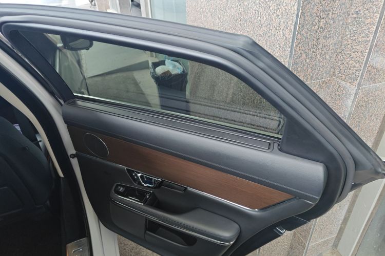 捷豹XJ 2016款 XJL 3.0 SC 两驱典雅商务版中控内饰7006