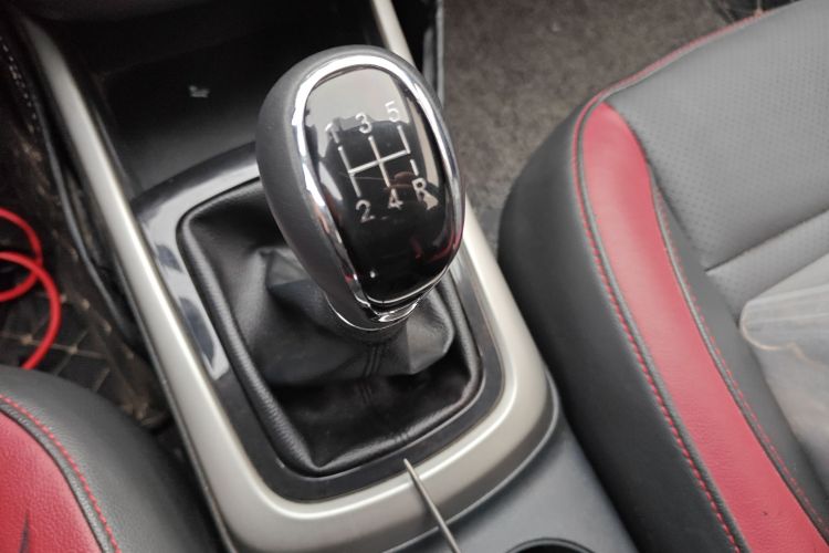 长安 逸动 2015款 1.6L 手动俊酷型 国V中控内饰18