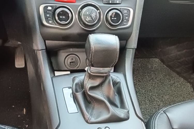 雪铁龙C4L 2016款 1.6T 自动精英型中控内饰18