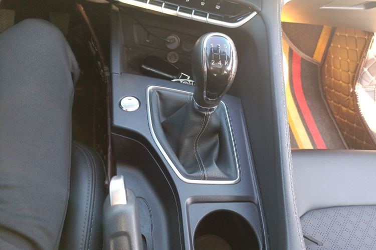 长安 逸动 2020款 PLUS 1.6L GDI 手动豪华型中控内饰18