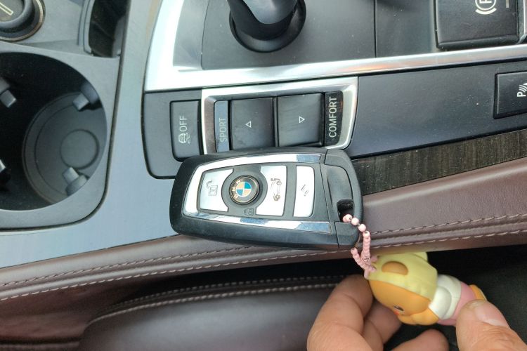 宝马5系 2014款 525Li 豪华设计套装中控内饰7001