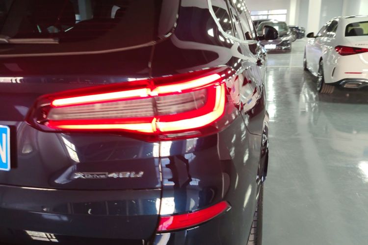 宝马X5 2022款 改款 xDrive 30Li 尊享型M运动套装车身外观9