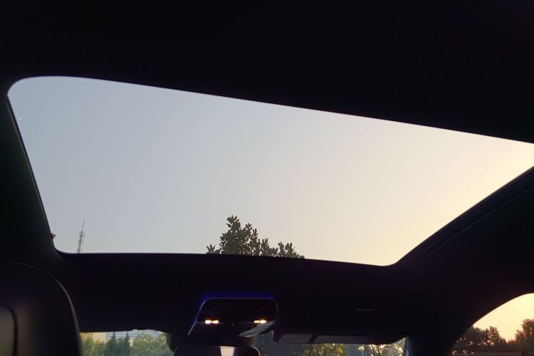 奔驰C级新能源 2024款 改款三 C 350 eL中控内饰22