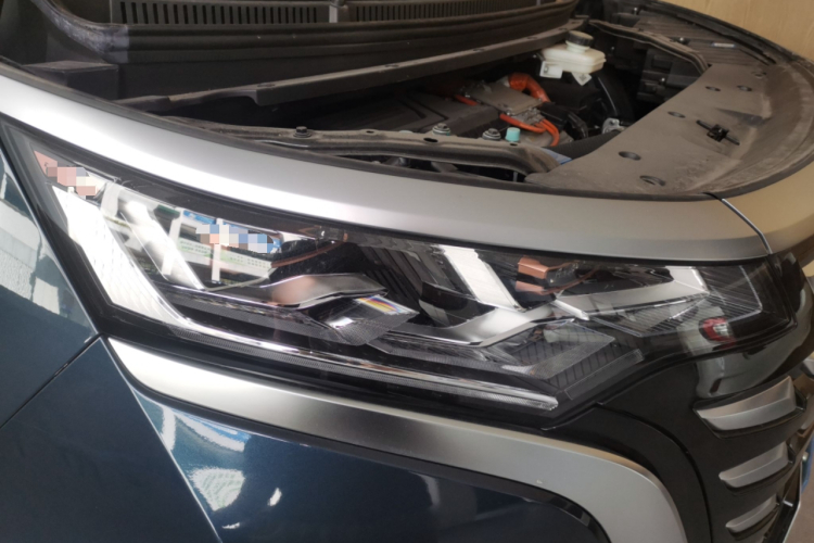 腾势D9 2022款 DM-i 1040 尊贵型车身外观8