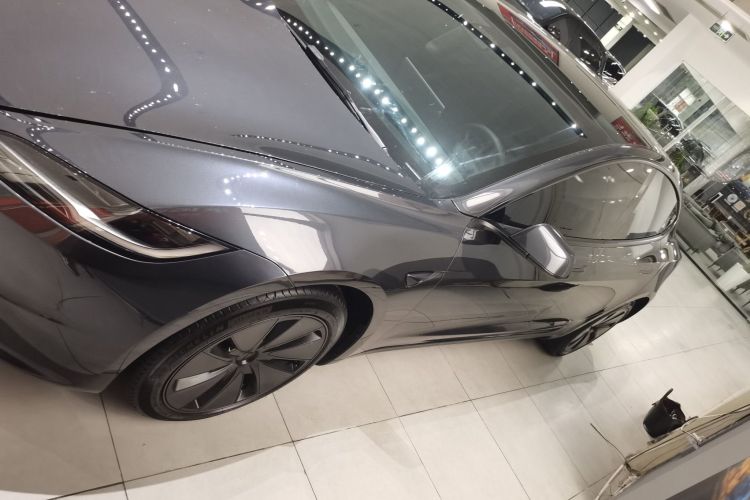 特斯拉 Model 3 2023款 后轮驱动版车身外观4