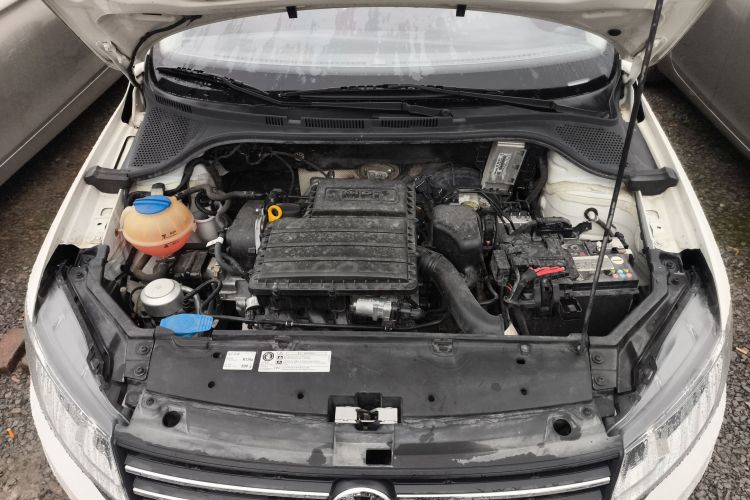 大众 桑塔纳 2021款 1.5L 自动风尚版机舱底盘24