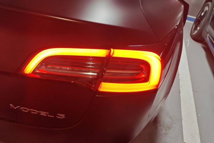 特斯拉 Model 3 2022款 后轮驱动版车身外观9