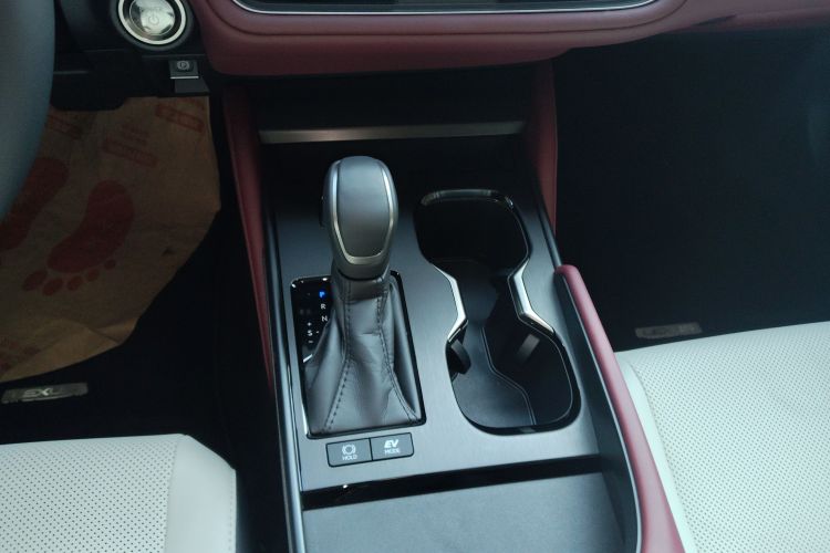 雷克萨斯ES 2025款 300h 臻享版中控内饰18