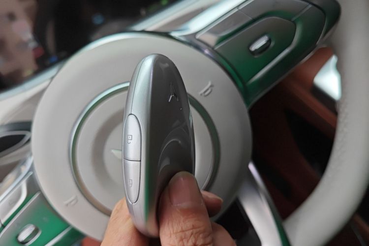 岚图汽车 岚图FREE 2023款 四驱超长续航增程版中控内饰7001