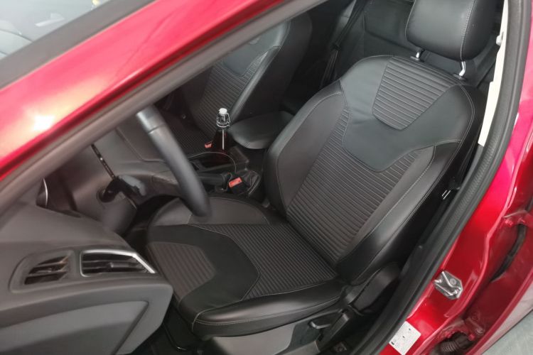 福特 福克斯 2017款 两厢 1.6L 手动风尚型智行版中控内饰19