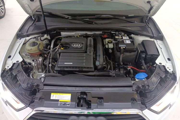 奥迪A3 2018款 30周年年型 Limousine 35 TFSI 进取型机舱底盘24