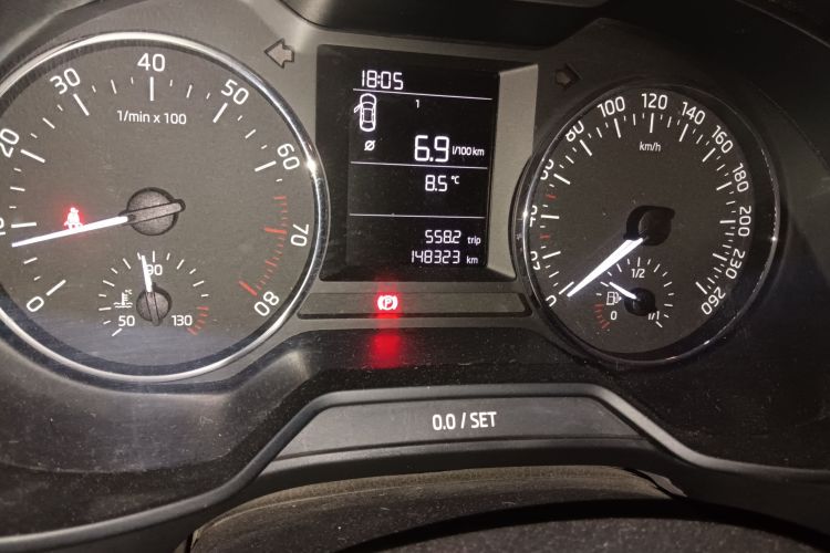 斯柯达 明锐 2015款 1.6L 手动逸致版中控内饰15