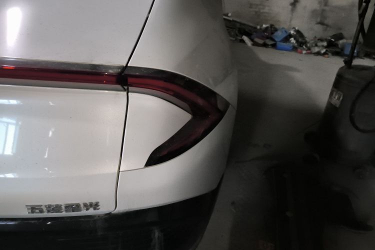 五菱汽车 五菱E5 2024款 410km 标准版车身外观9