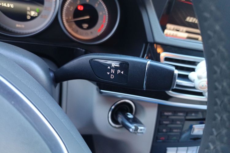 奔驰E级 2014款 E 260 L 运动型中控内饰18